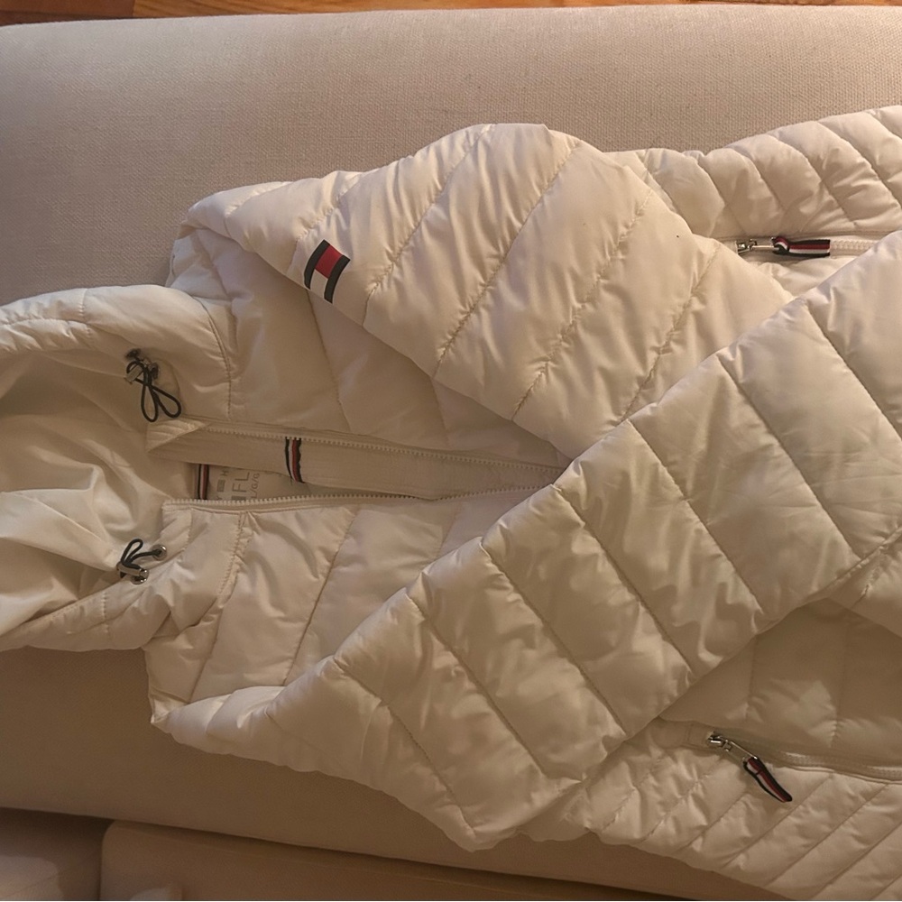 Tommy Hilfiger Women's Cream Puffer Coat